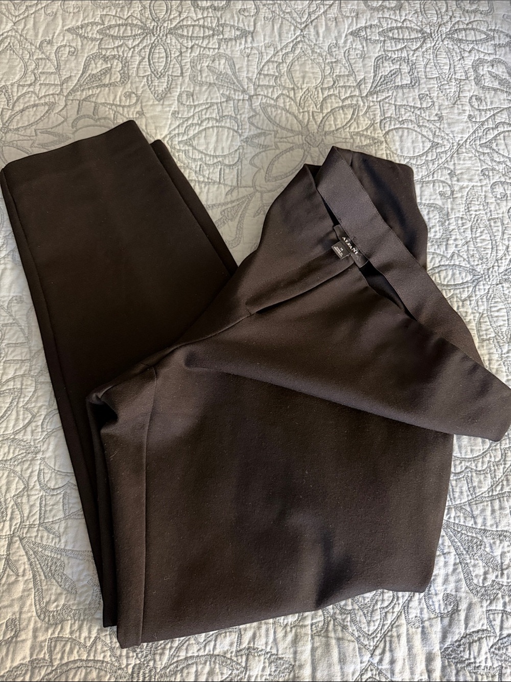 PREOWNED Alfani Women’s Black Dress Pants - Classic Straight Fit